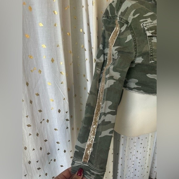 Justice Girls Stretch Green Camouflage Embellished Cropped Denim Jacket Size 10 - Picture 4 of 4